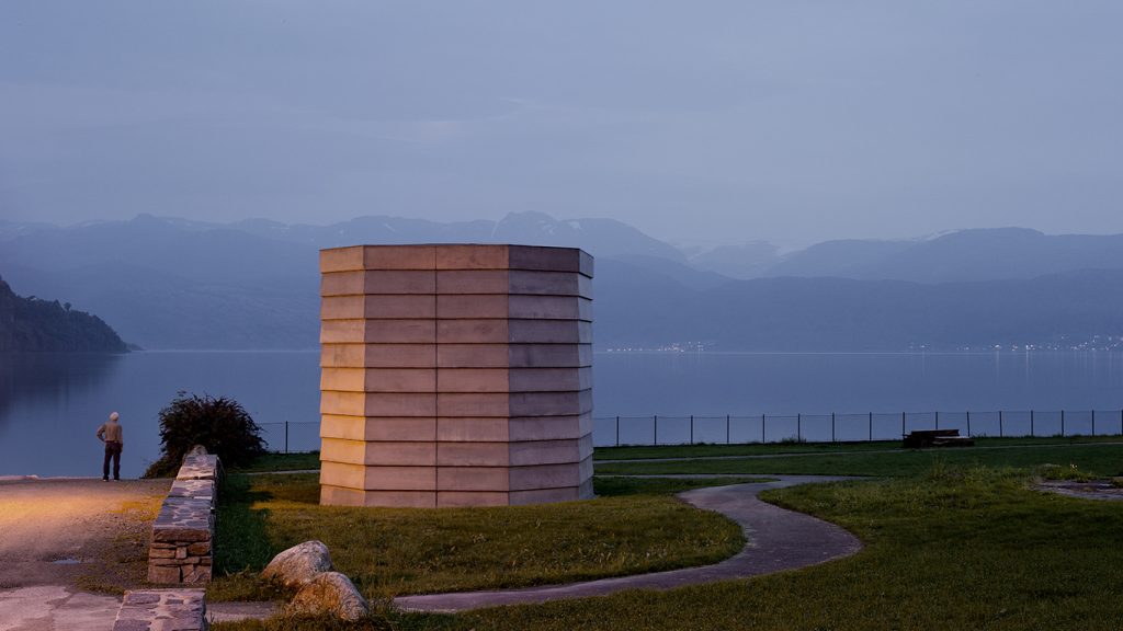 Hardanger Skyspace av James Turrell. Like ved Hardangerfjorden i bygda Øystese
